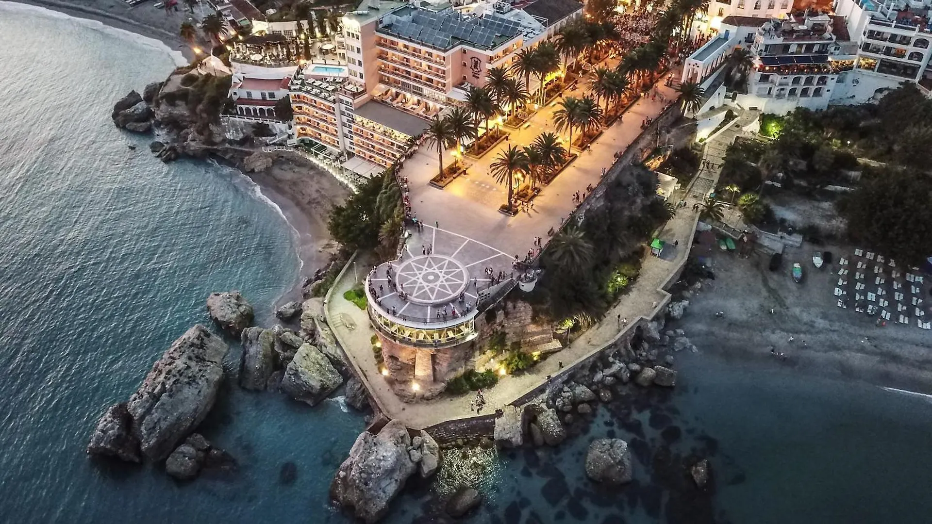 Renovated Apartment On Beachside With Pool Nerja Spain