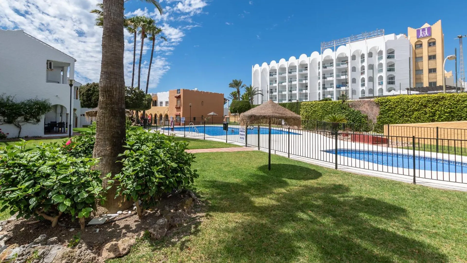 Renovated Apartment On Beachside With Pool Nerja