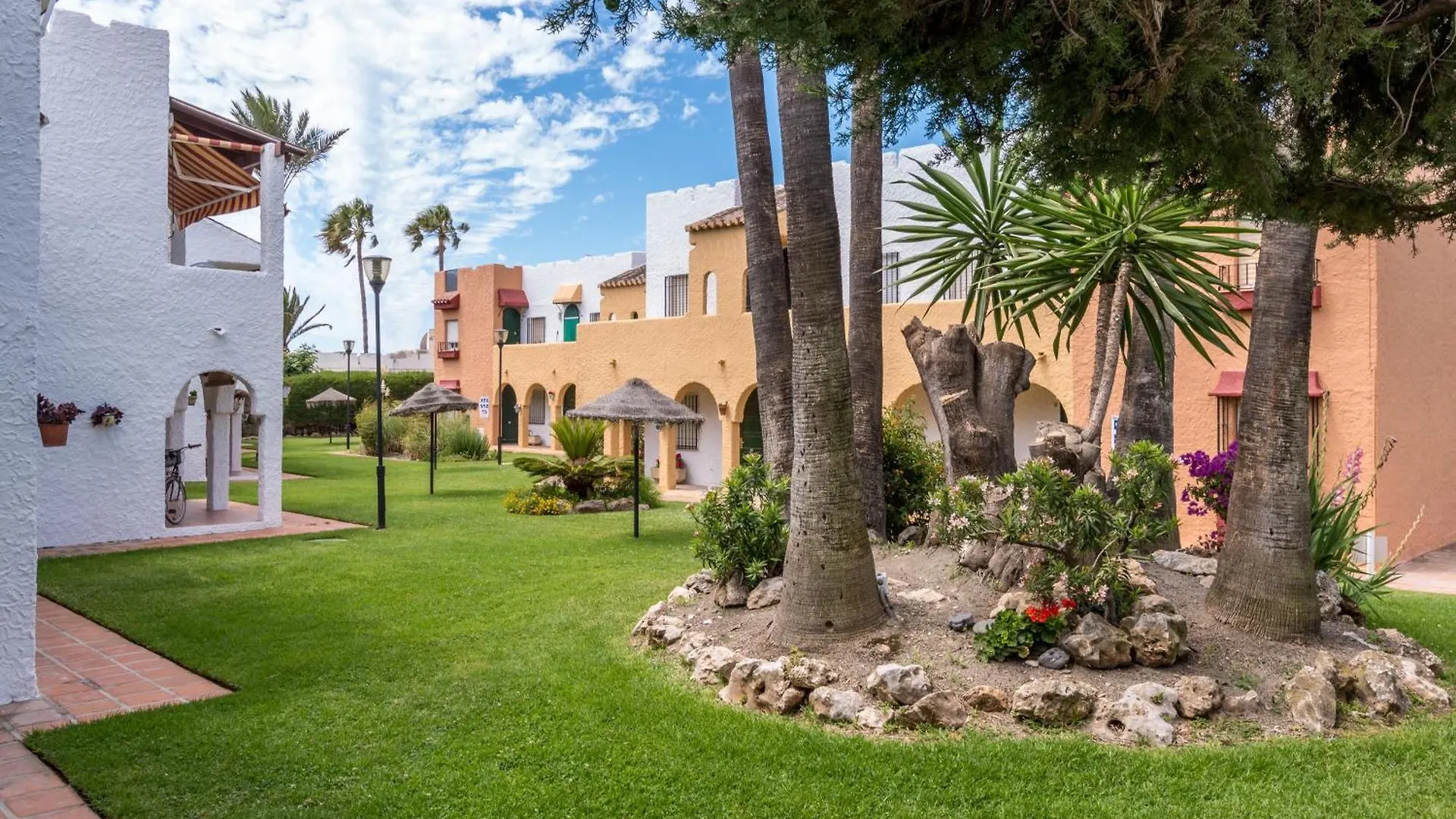 Renovated Apartment On Beachside With Pool Nerja
