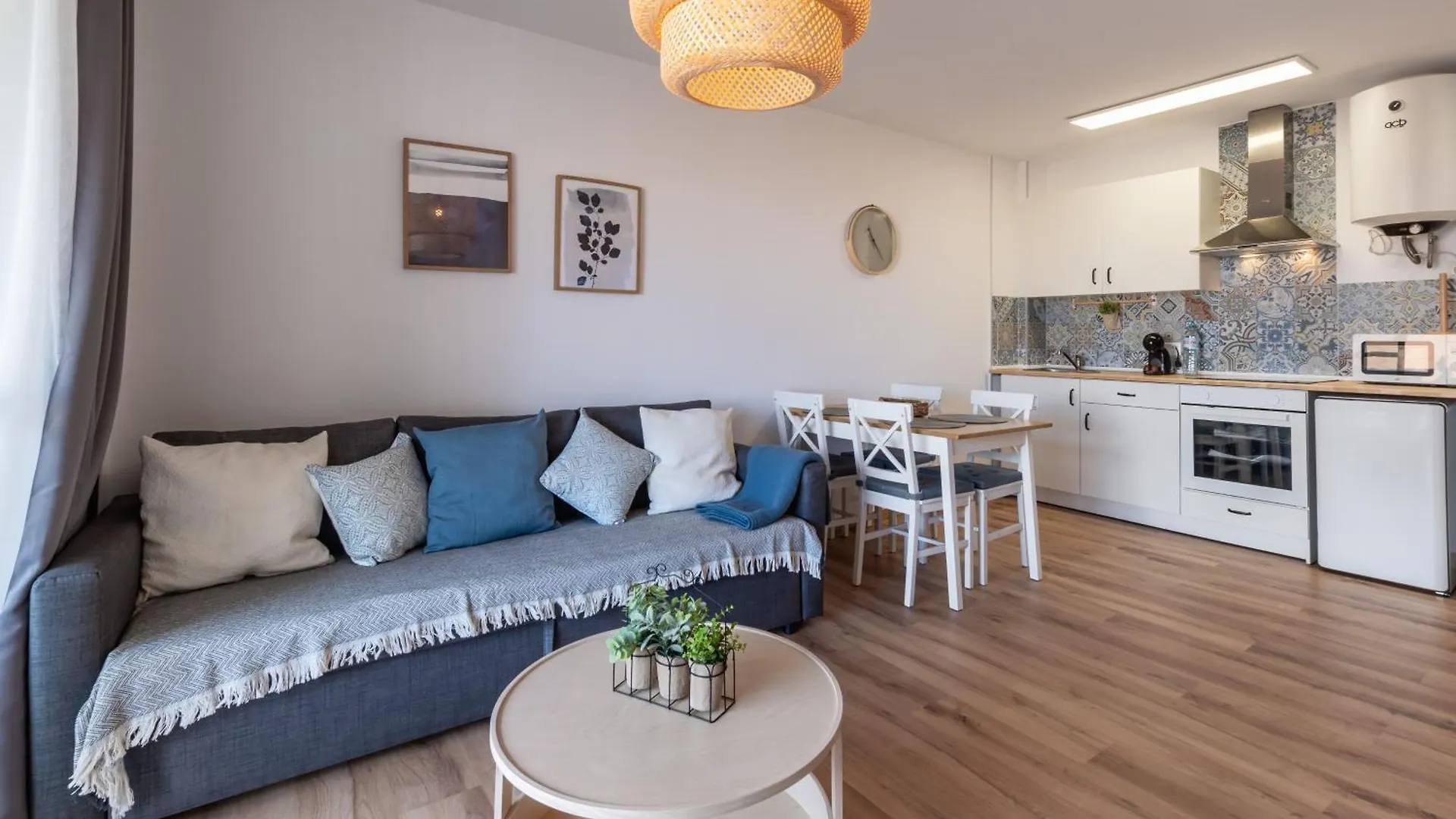 Renovated Apartment On Beachside With Pool Nerja Spain