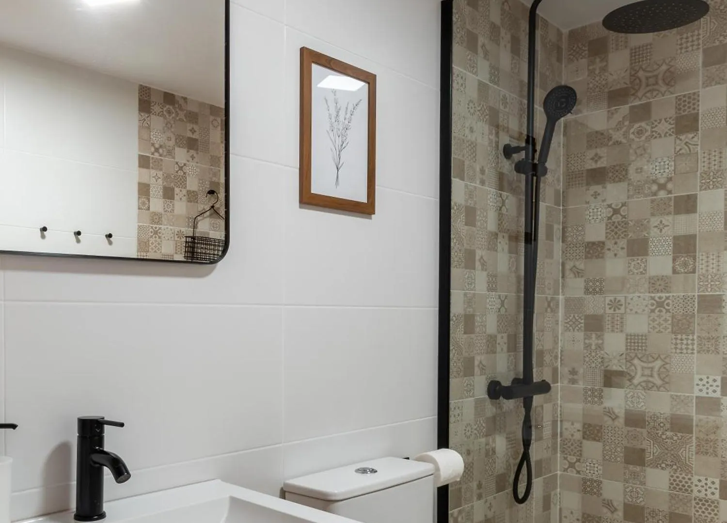 Renovated Apartment On Beachside With Pool Nerja