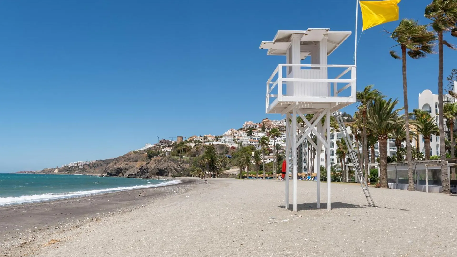 Renovated Apartment On Beachside With Pool Nerja Spain