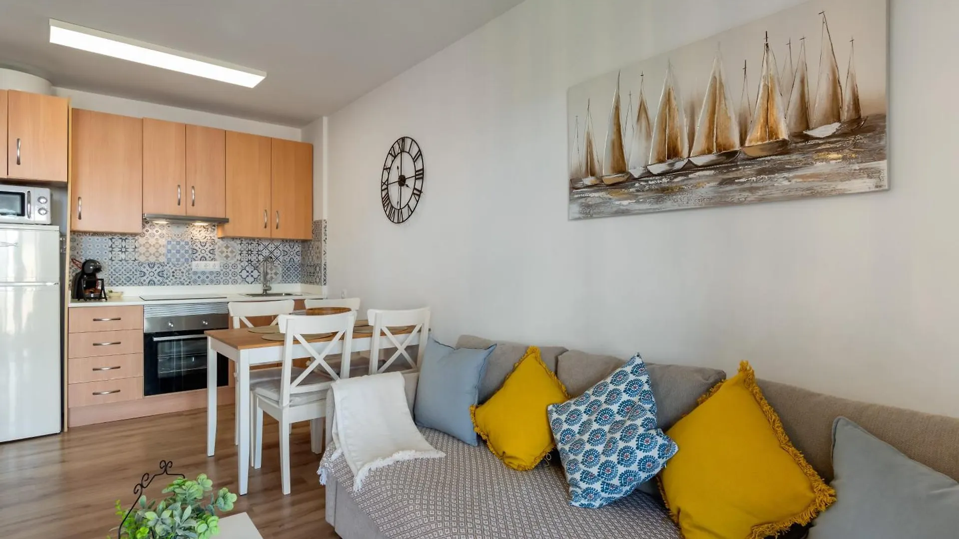 Renovated Apartment On Beachside With Pool Nerja