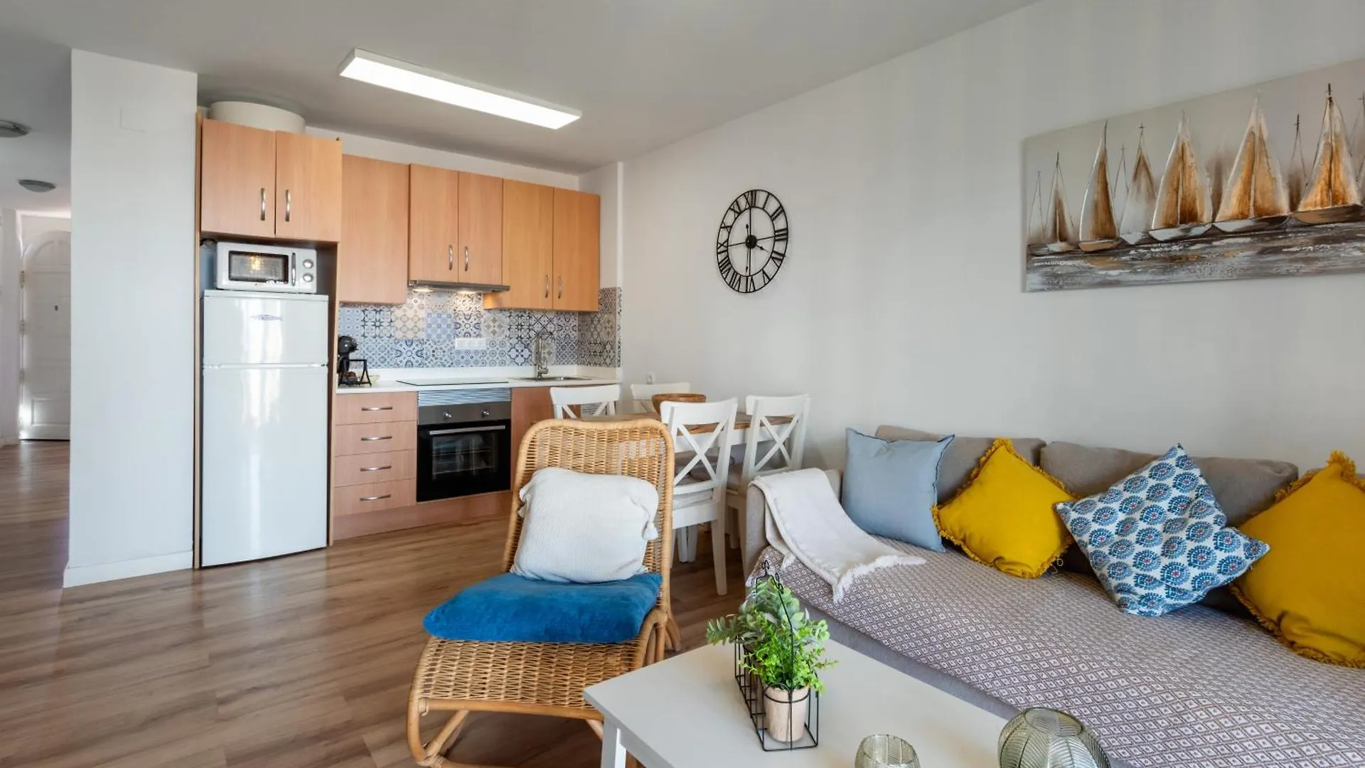 Renovated Apartment On Beachside With Pool Nerja 0*,