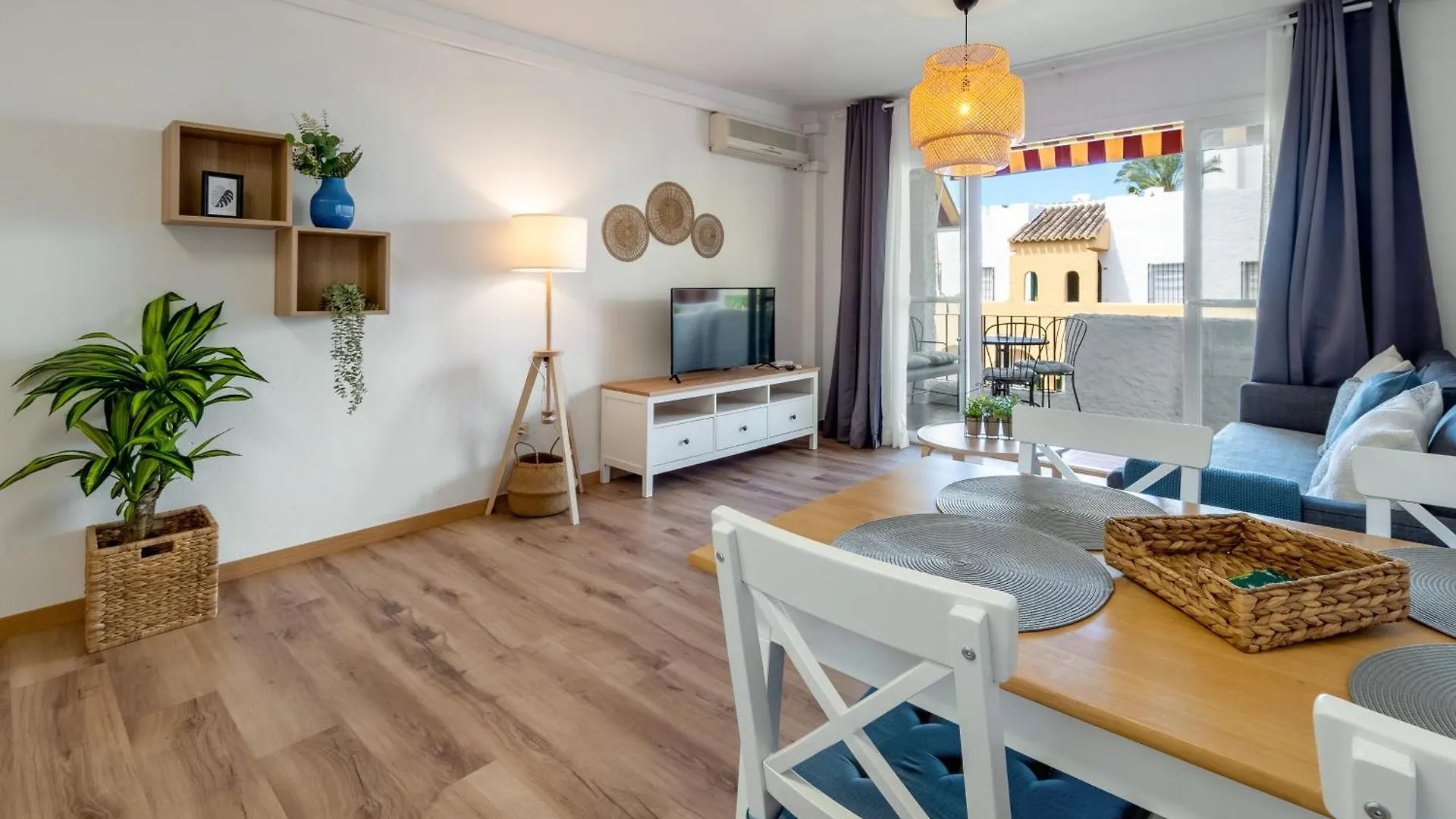 Renovated Apartment On Beachside With Pool Nerja
