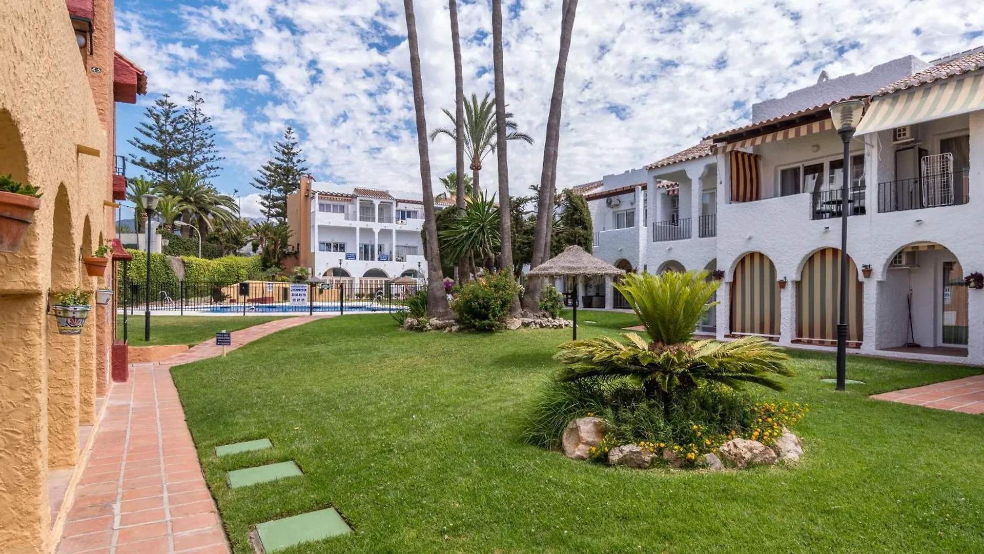 Renovated Apartment On Beachside With Pool Nerja Spain