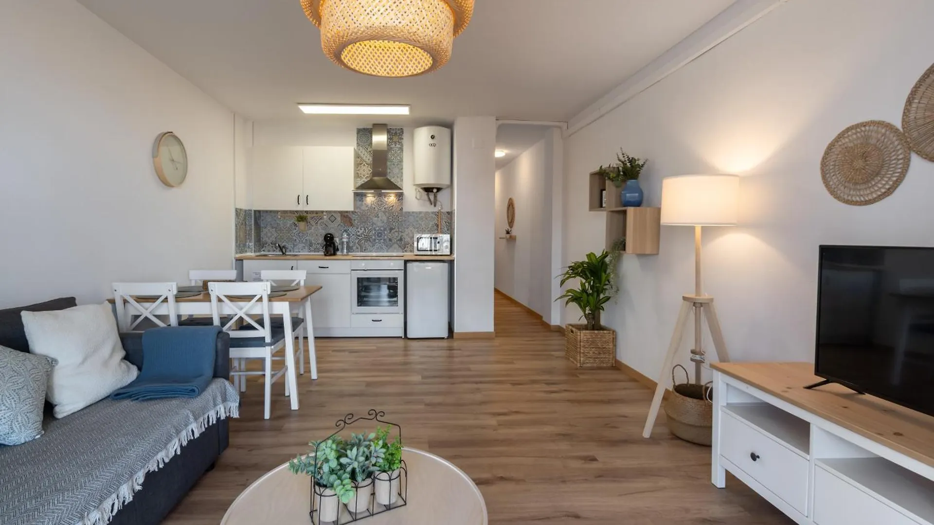 Renovated Apartment On Beachside With Pool Nerja Ισπανία