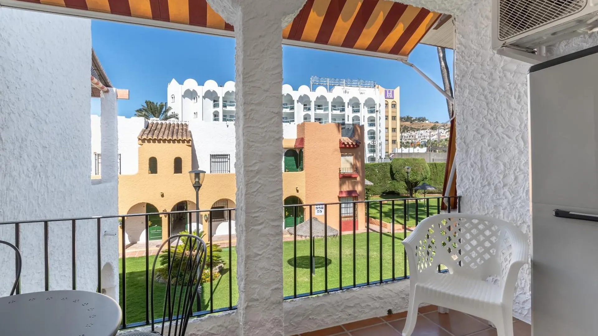 Renovated Apartment On Beachside With Pool Nerja
